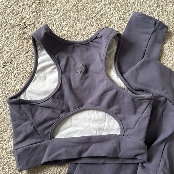 Textureless Set • BBB - Picture 2 of 4